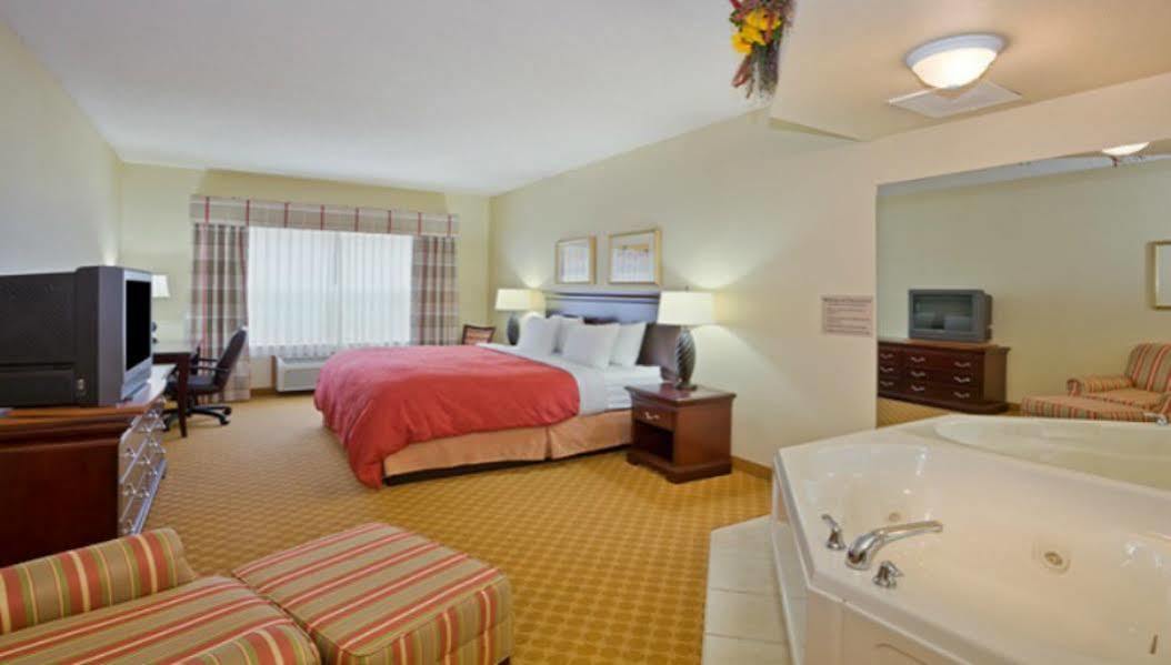 Country Hearth Inn-Iron Mountain Extérieur photo